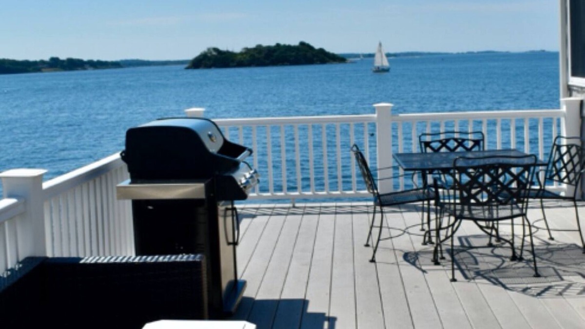 Portsmouth Cottage | Waterfront House With Panoramic Views