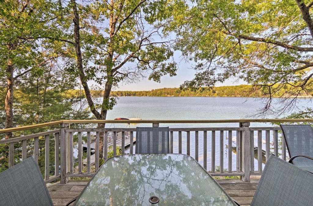Johannesburg House | Waterfront House with Dock and Deck on Little Bear Lake
