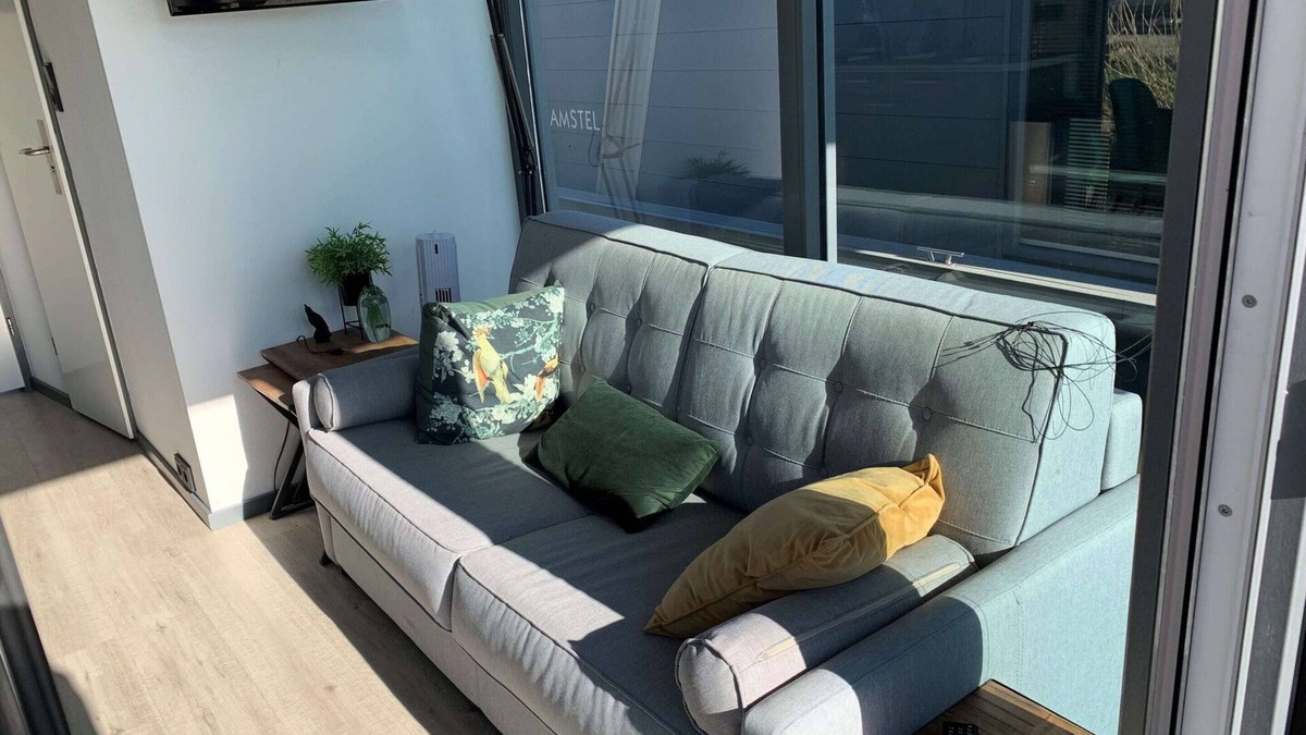 Monnickendam Boat Rental | Waterfront Houseboat Near the Centre