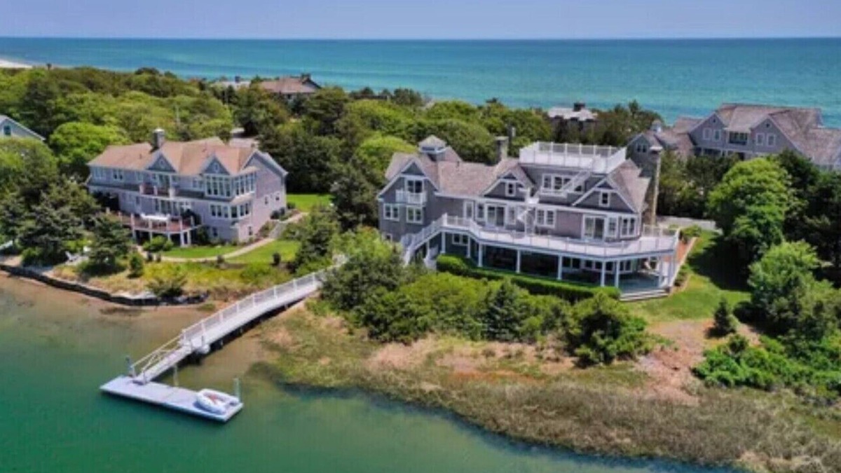 West Yarmouth House | Waterfront in Great Island, West Yarmouth, MA -private beach access -sleeps 13