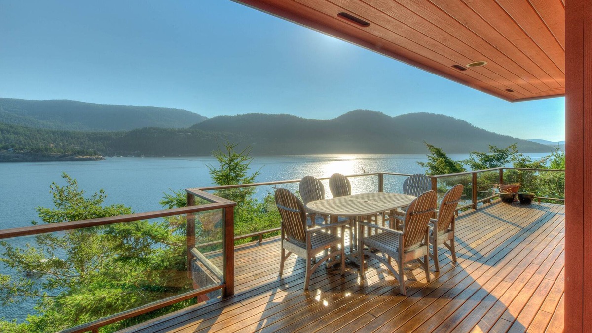 Eastsound House | Waterfront! - Incredible views; Private rocky beach; Gourmet Kitchen; Spa/Sauna