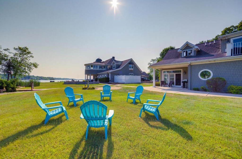 Horton House | Waterfront Jackson Mansion Patio, Grill, Dock!