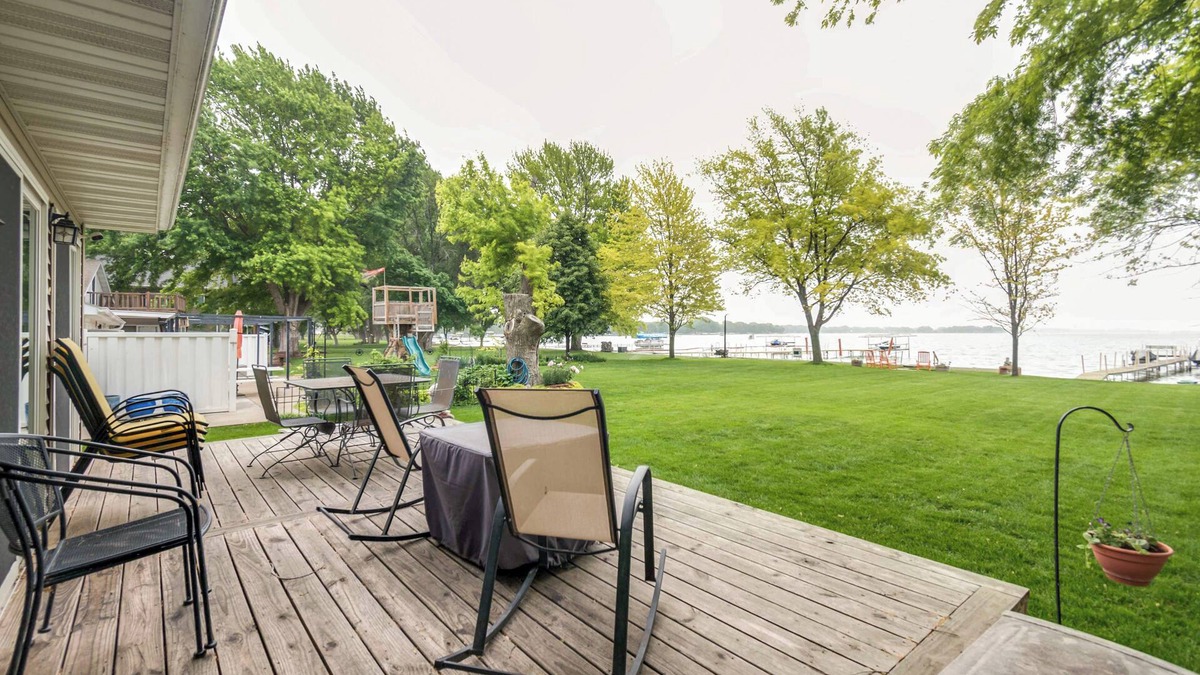 Elwood Cabin | Waterfront Johnson Lake Getaway w/Fire Pit!