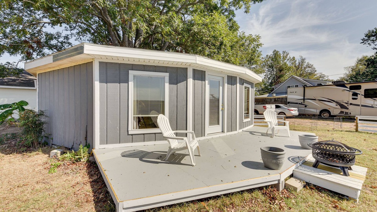 Jonesville Apartment | Waterfront Jonesville Studio on Black River Lake!