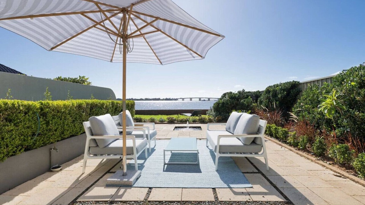 Sydney Apartment | Waterfront King Bed Courtyard Apartment
