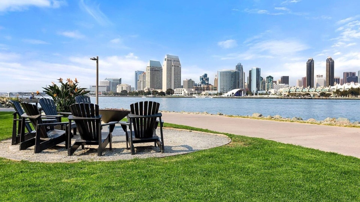 Coronado Apartment | Waterfront/King Bed/Heated Pool/Tennis Court