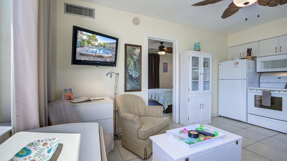 Bay Esplanade Condo | Waterfront King Suite