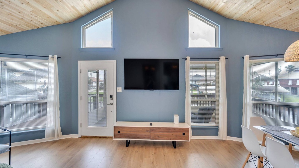 Barataria House | Waterfront, King Suite, Fully Stocked, Minutes from New Orleans, Pets Welcome