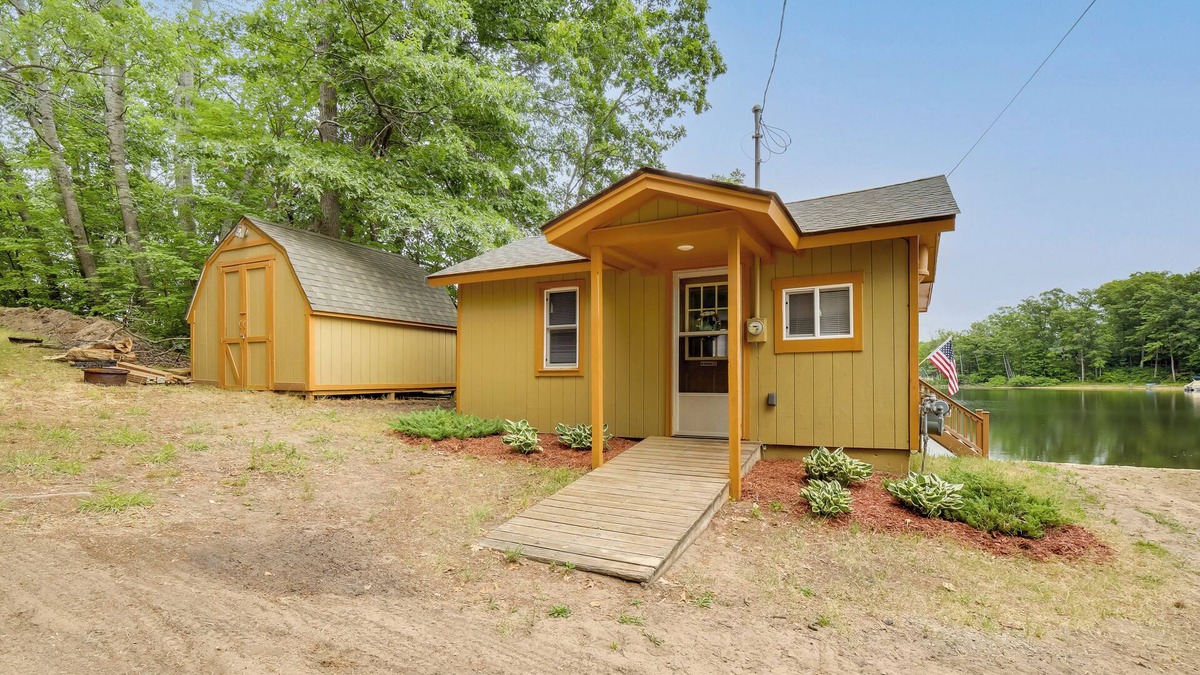 Lake Cabin | Waterfront Lake Cabin: Close to Boating & Fishing!