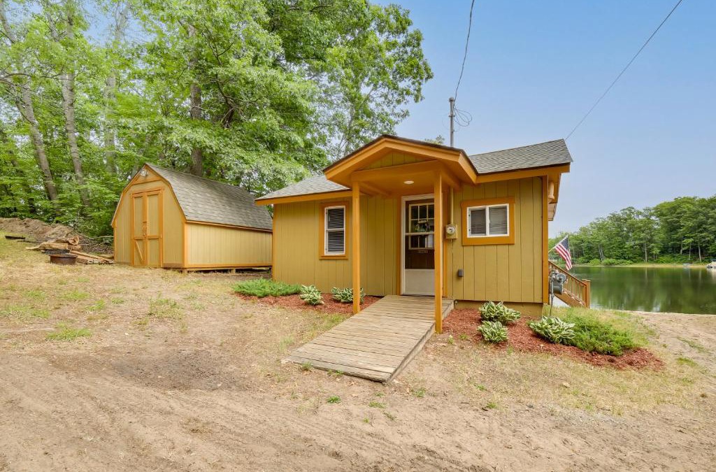 Lake House | Waterfront Lake Cabin Close to Boating and Fishing!