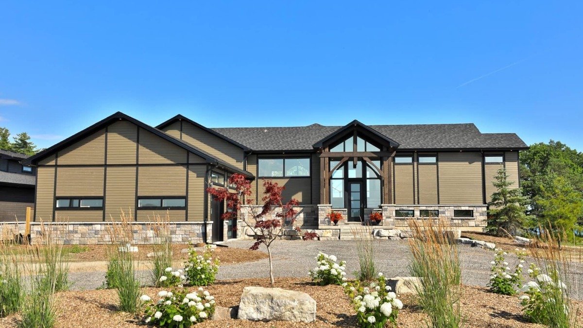 Dunnville Cottage | Waterfront Lake Erie near Niagara Wine Region