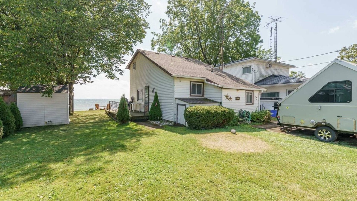 Selkirk Cottage | Waterfront Lake Erie the Blue Lagoon