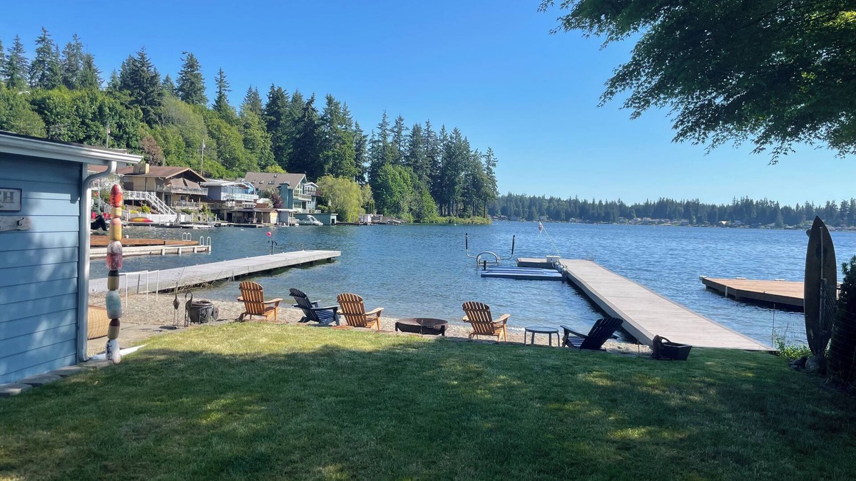 Lake Goodwin House | Waterfront Lake Goodwin Getaway