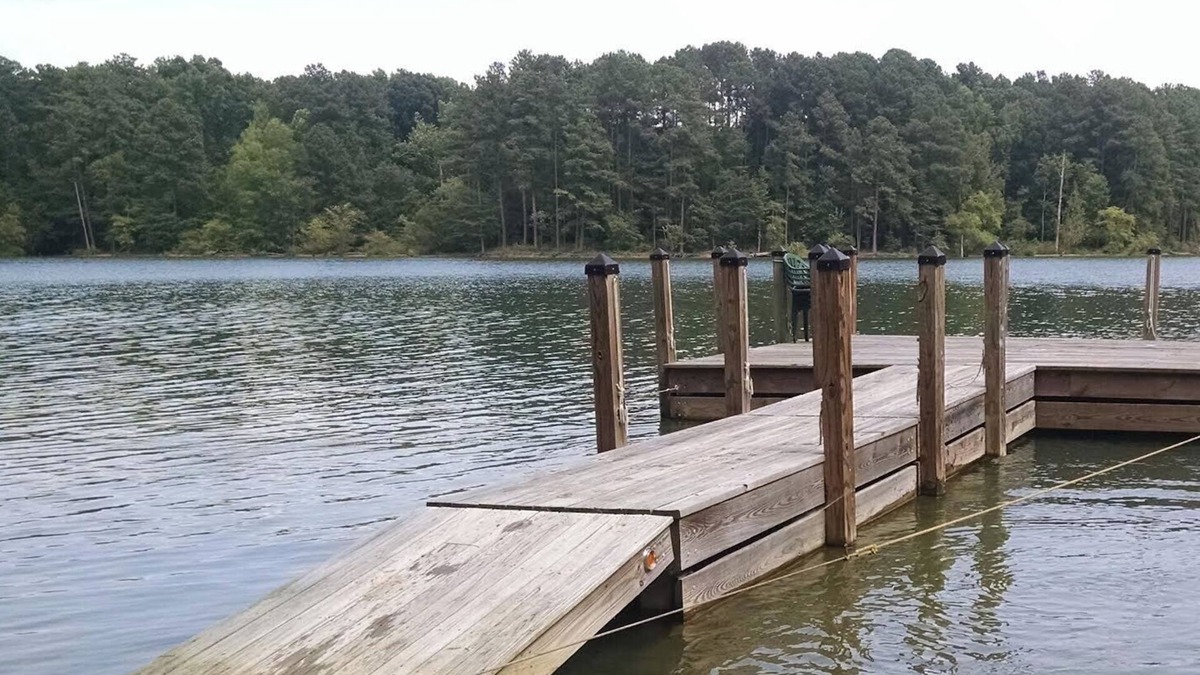 Manson House | Waterfront Lake Home - Private Dock & 1/4 Mile Beach - High Speed Wifi
