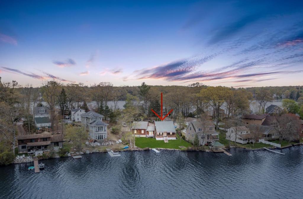 Lake Pocotopaug House | Waterfront Lake House