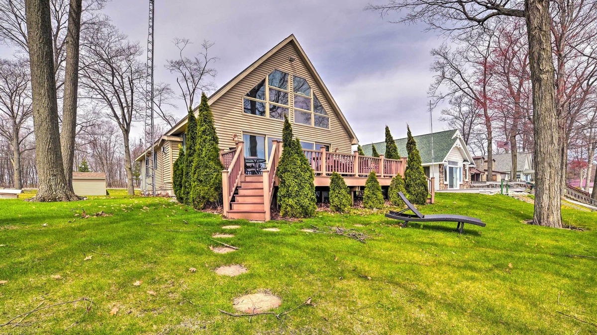 Tawas City House | Waterfront Lake Huron Home - Private Beach!
