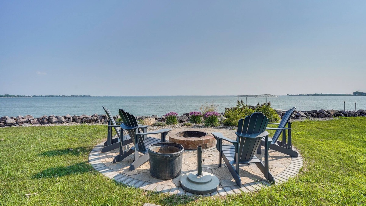 Hamlin County House | Waterfront Lake Poinsett Retreat w/Fire Pit!