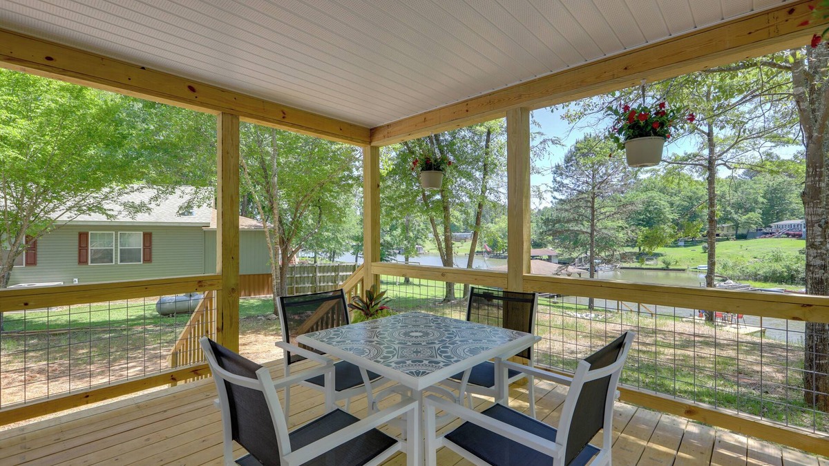 Eatonton Cottage | Waterfront Lake Sinclair Home: Dock + Grill!