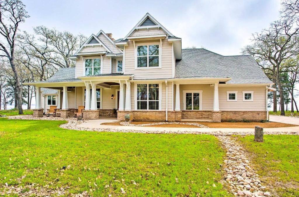 Quinlan House | Waterfront Lake Tawakoni Home with Fire Pit!