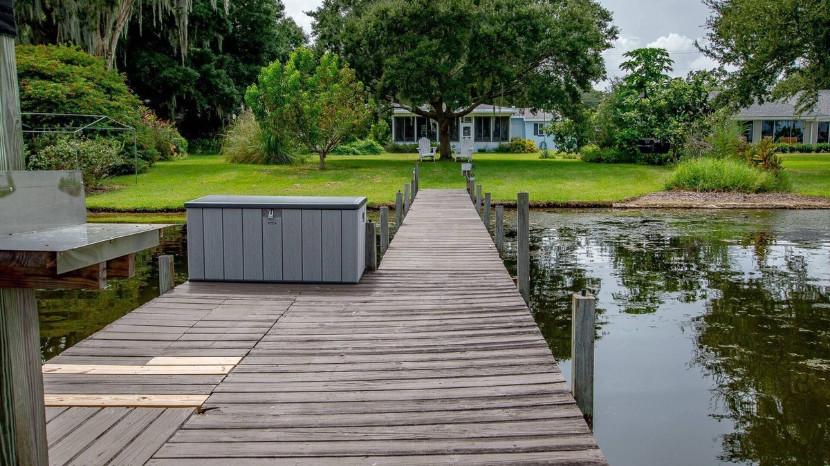 Winter Haven House | Waterfront Lakehouse, Private Dock, Tiki Bar, Playground, Near Legoland | Lake Idylwild Delight
