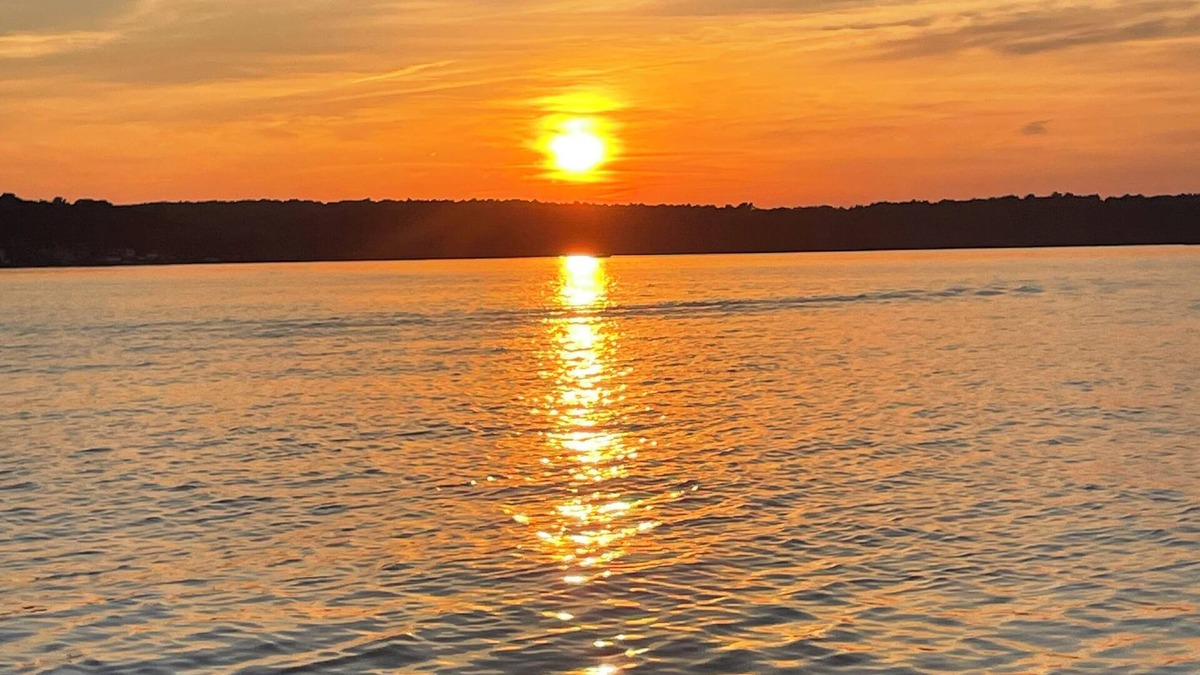 Jewett City Apartment | Waterfront lakehouse apartment pool,kayaks,boat dock.By casinos,Mystic, beaches