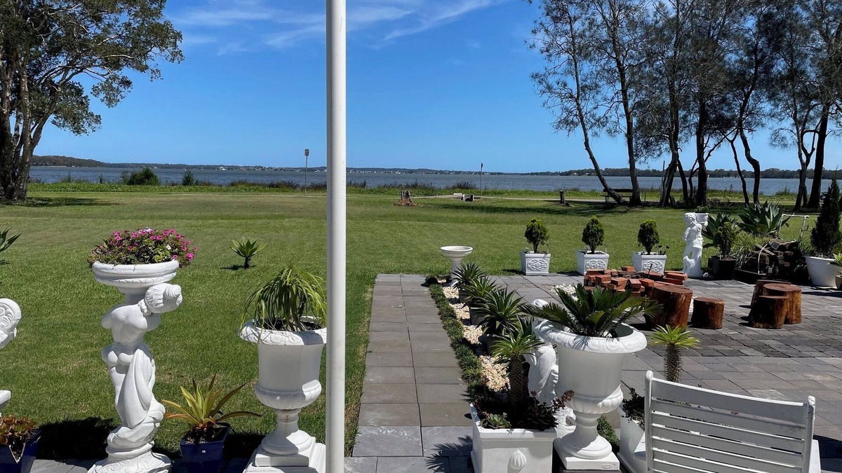 San Remo House | waterfront lakeside house to relax and rewind very relaxing break awayn n