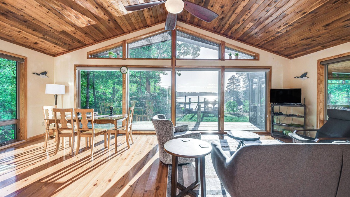 Lancaster Cabin | Waterfront Lancaster Cabin ~ 10 Mi to Kilmarnock!