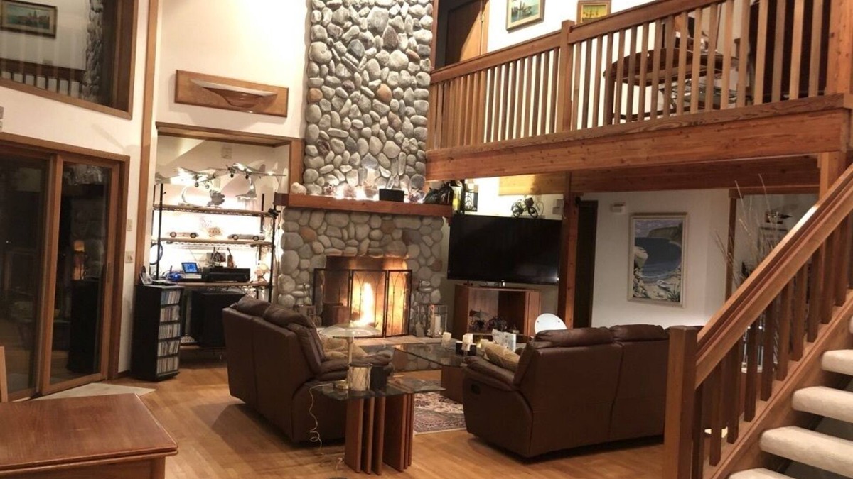 Shelton House | Waterfront Lindal Cedar Home "The Getaway"