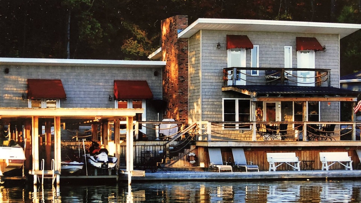 Florence House | Waterfront Living on Wilson Lake