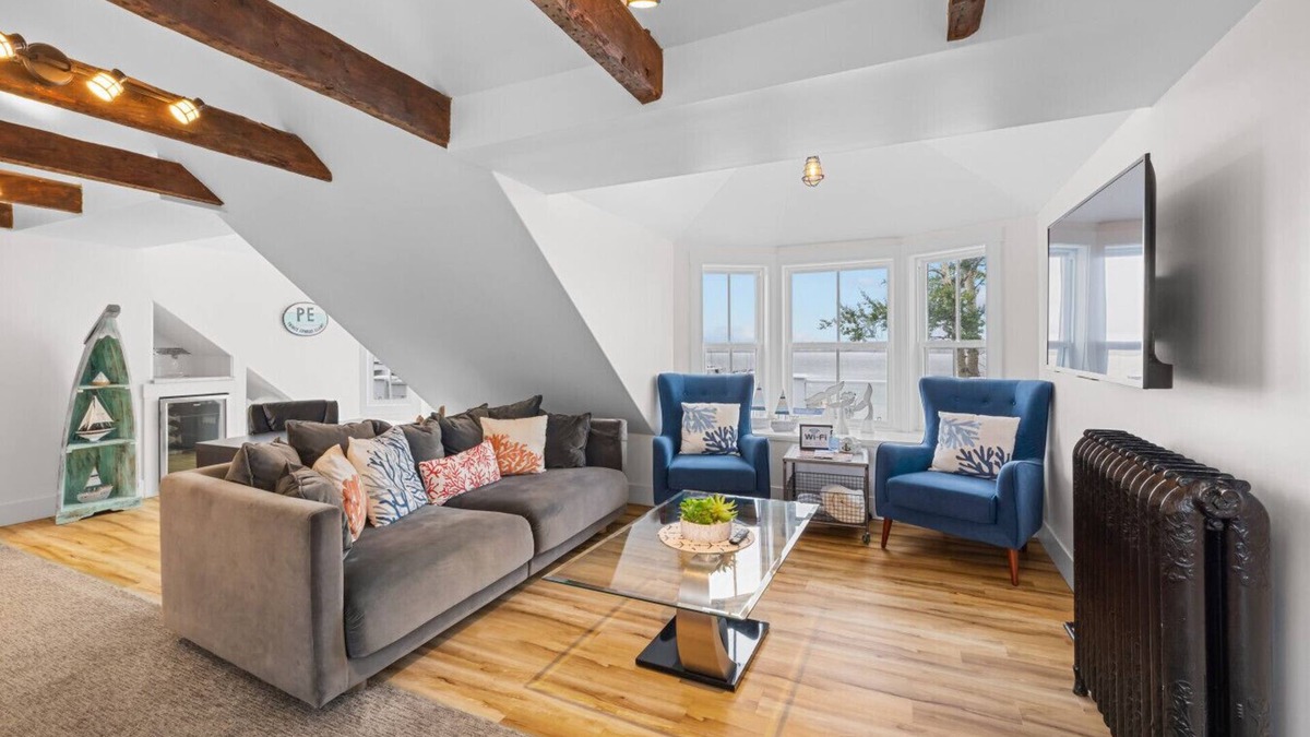 Queens Square Condo | Waterfront Loft Deluxe Penthouse Downtown Ch'town