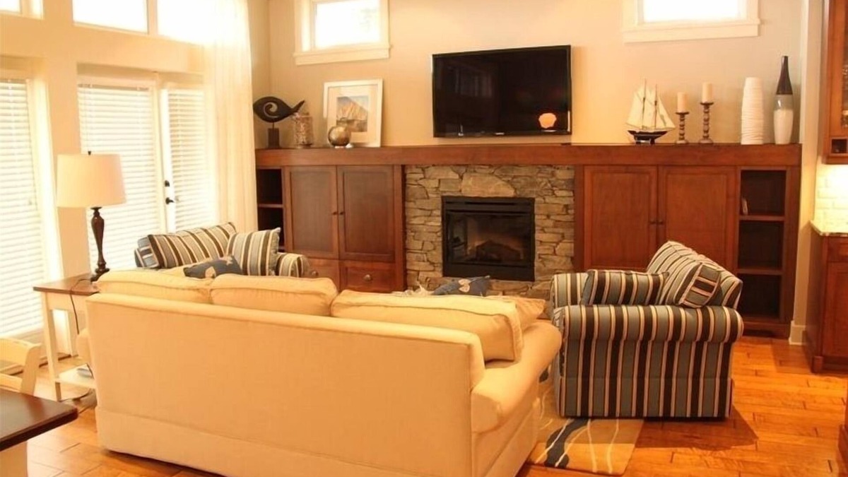 Regional District of Nanaimo House | Waterfront Luxurious Beach Home with Shared Pool