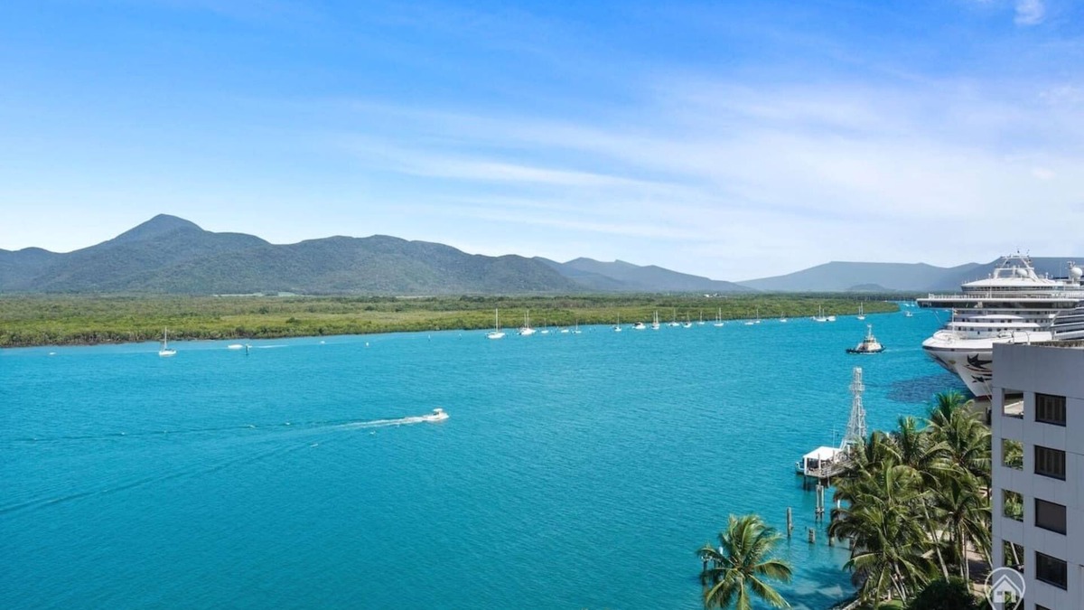 Cairns Central Business District Condo | Waterfront Luxury at Harbour Lights: Stunning Marina Views & Prime Cairns Location