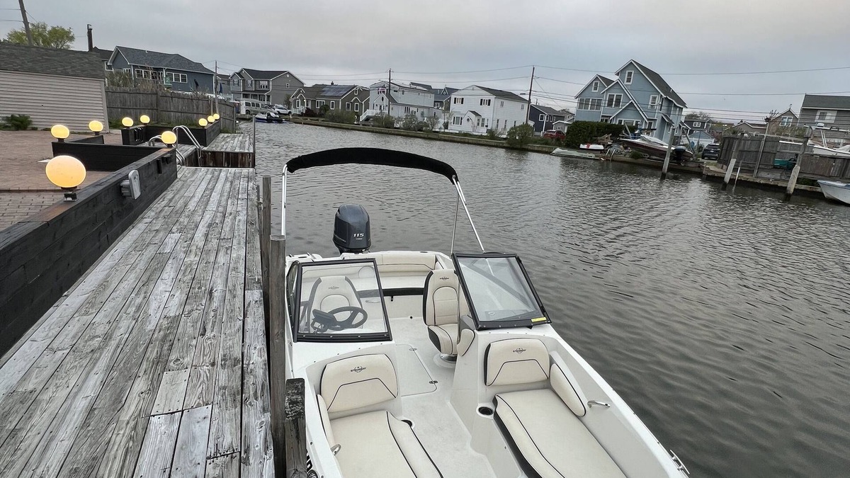 Long Island House | Waterfront Luxury: Brick Ranch - Summer Dream!