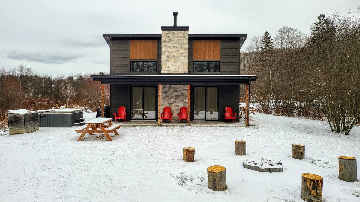 Cheneville House | Waterfront Luxury chalet I-Lac Simon