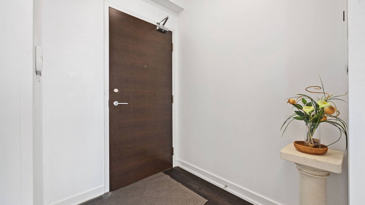 Bathurst Quay Condo | WATERFRONT LUXURY CONDO IN DOWNTOWN TORONTO WITH FREE PARKING