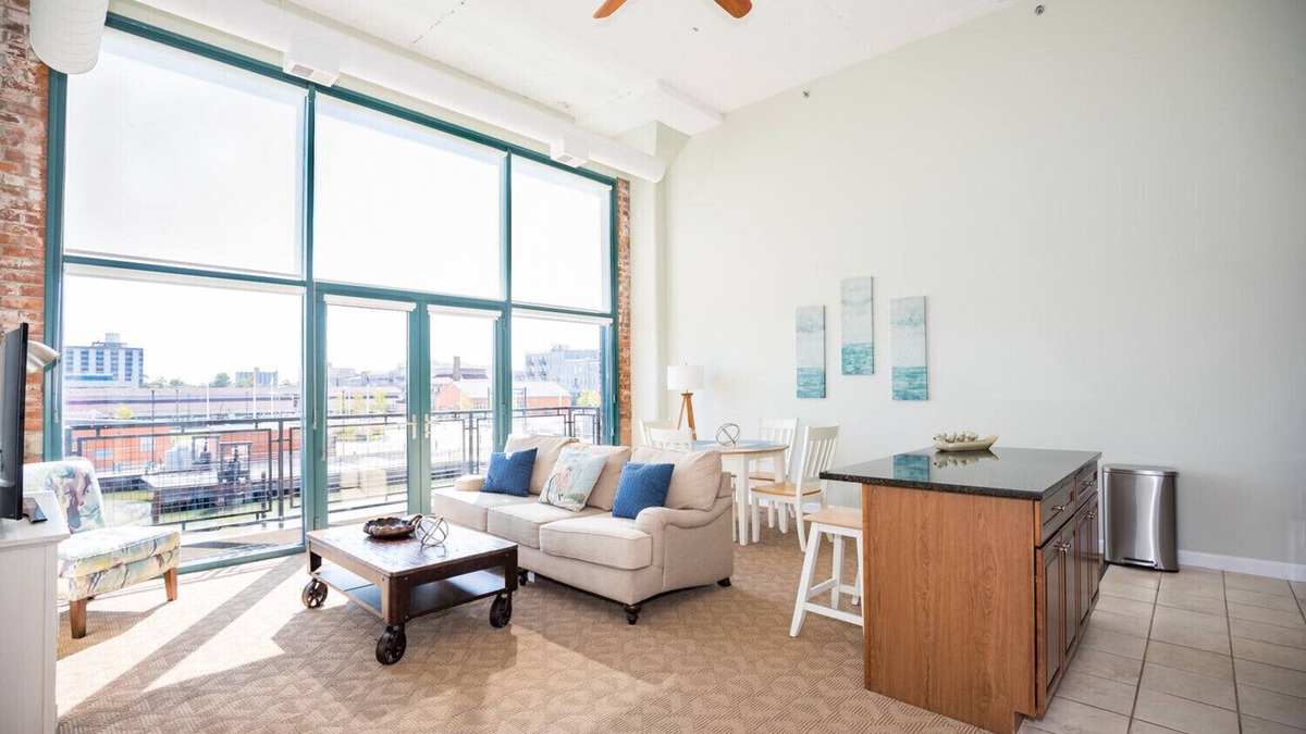 Sandusky Condo | Waterfront Luxury Condo - Sleeps 4 with Cedar Point View!