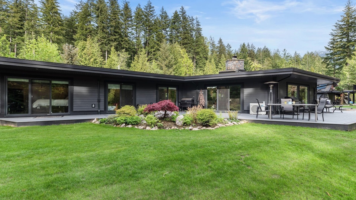 Hope House | Waterfront Luxury Home in a recreational Paradise!