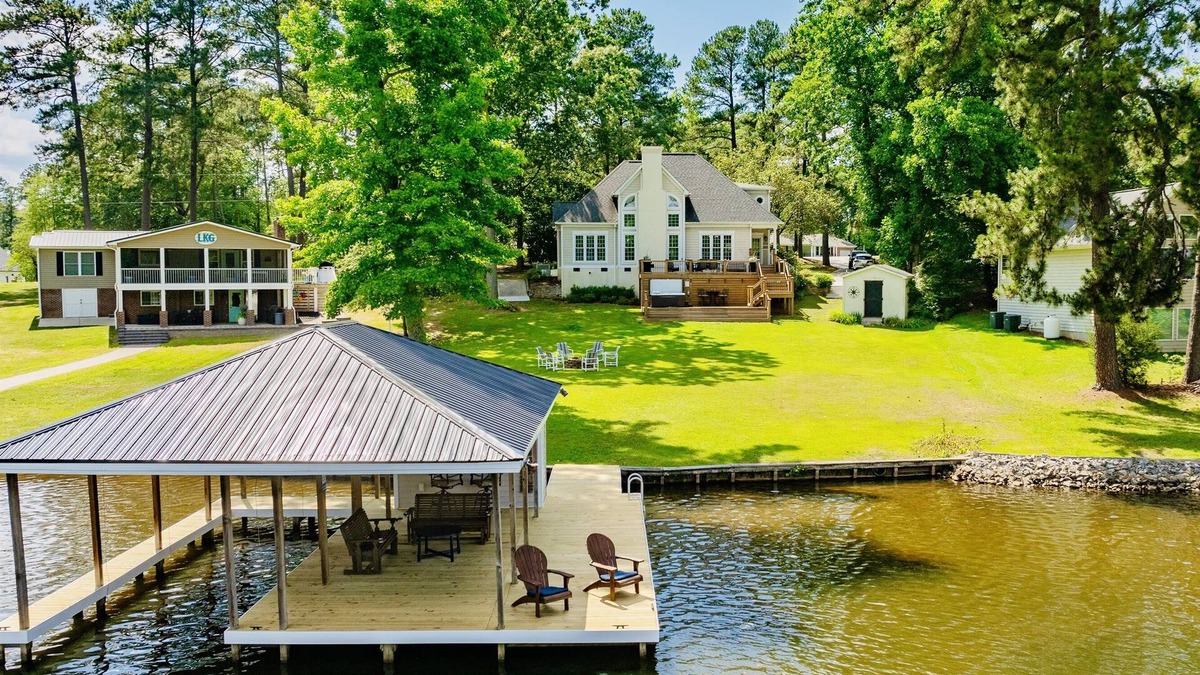Myrick Estates House | 💥Waterfront💥Luxury HotTub🥇 Kayaks & Paddleboards 💥Pet Friendly, Game Room!