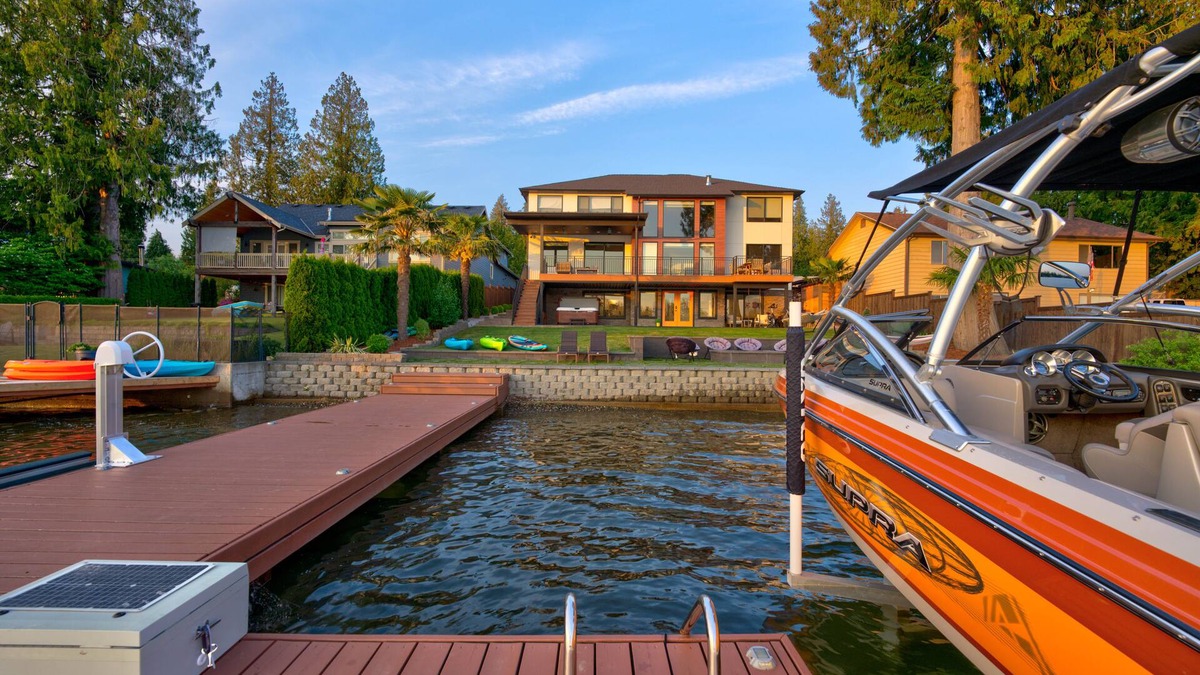 Bonney Lake Apartment | Waterfront Luxury: Private Deck Lake Tapps