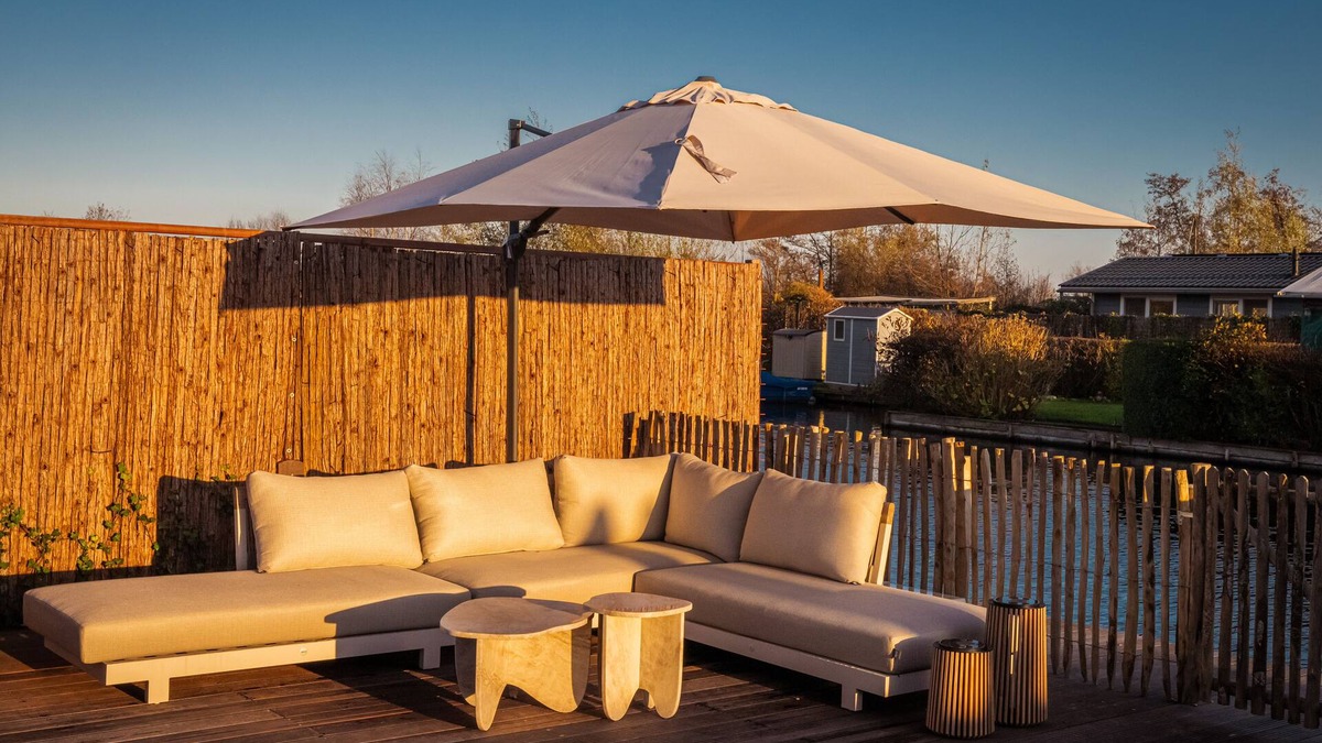 Baambrugse Zuwe Ski Chalet | Waterfront luxury tiny home near Amsterdam with spacious private garden