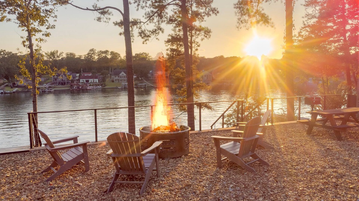 Muscle Shoals House | Waterfront Luxury Tiny Home 360 North on Wilson Lake Close to Robert Trent Jones