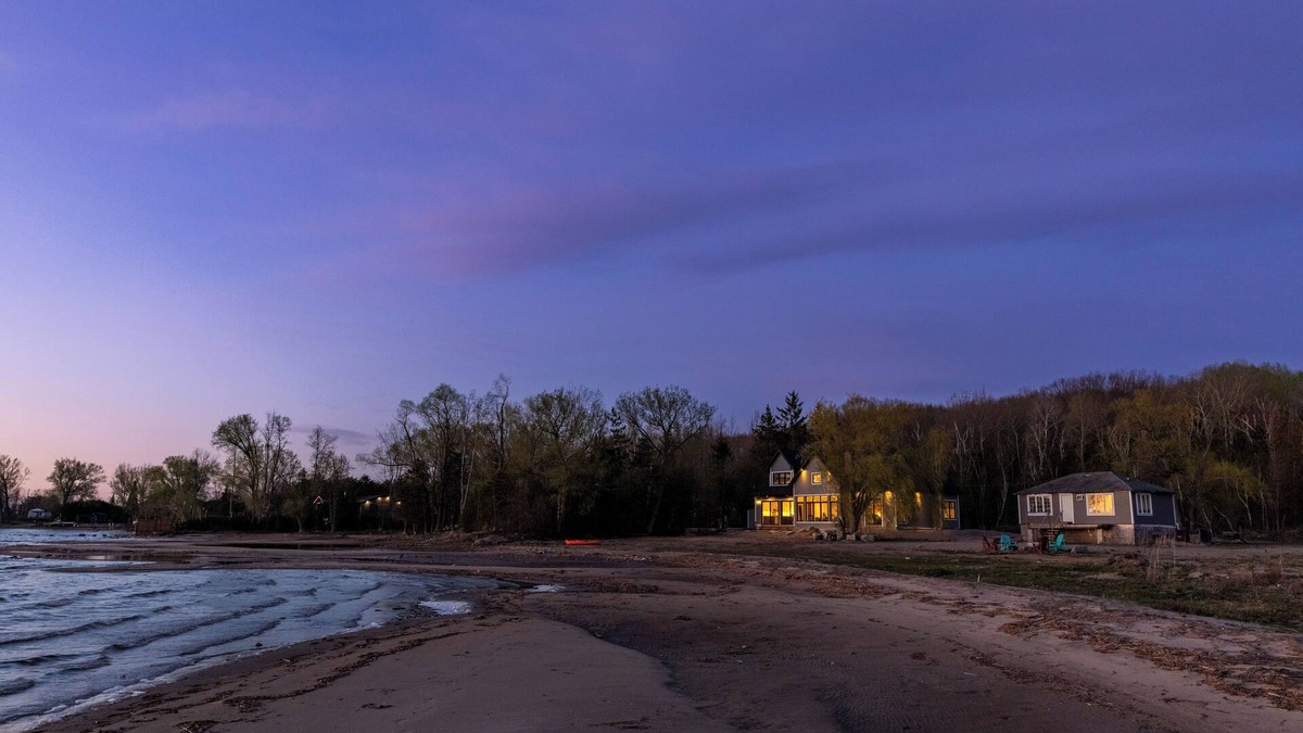 Tay Cottage | Waterfront Luxury Vacation Home with Stunning Sunsets and Sandy Shoreline