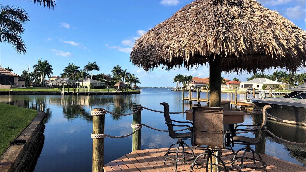 Yacht Club Villa | Waterfront Luxury Villa * South Facing * Pool * Jacuzzi * WiFi * Tiki Hut*