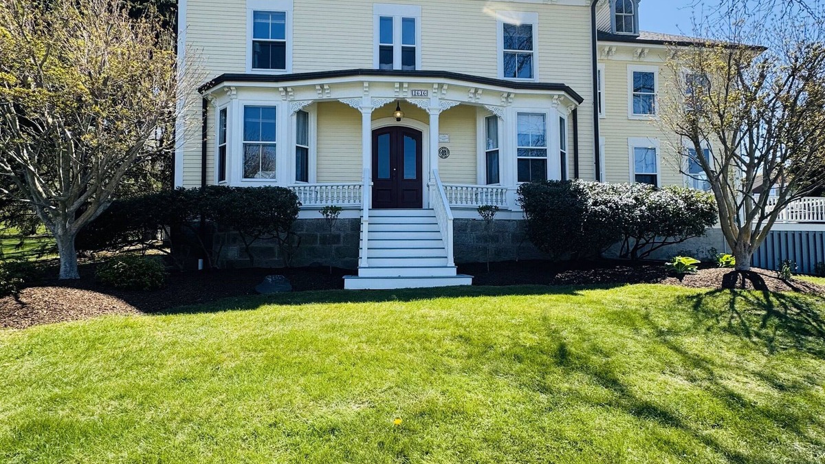 Tiverton House | Waterfront Luxury Victorian Near Newport with Stunning Views