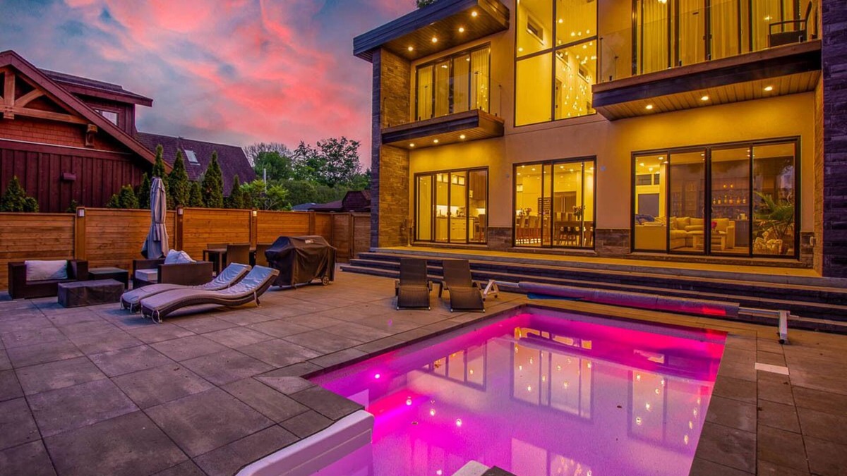 Innisfil House | Waterfront Luxury with Pool