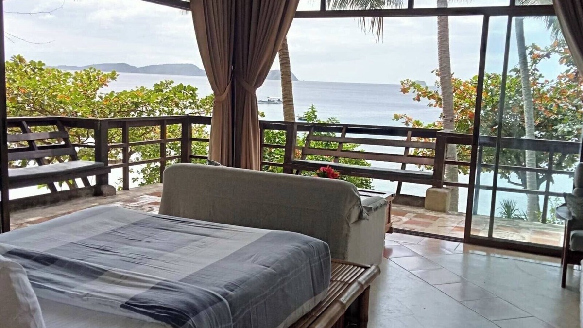 Anilao House | Waterfront/main house /2 cabins, living/dining room,fully staffed, pet friendly