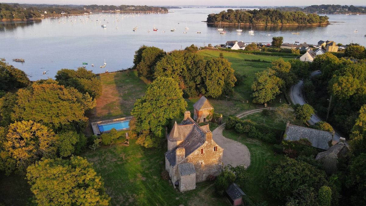 Baden House | Waterfront manor house with heated pool