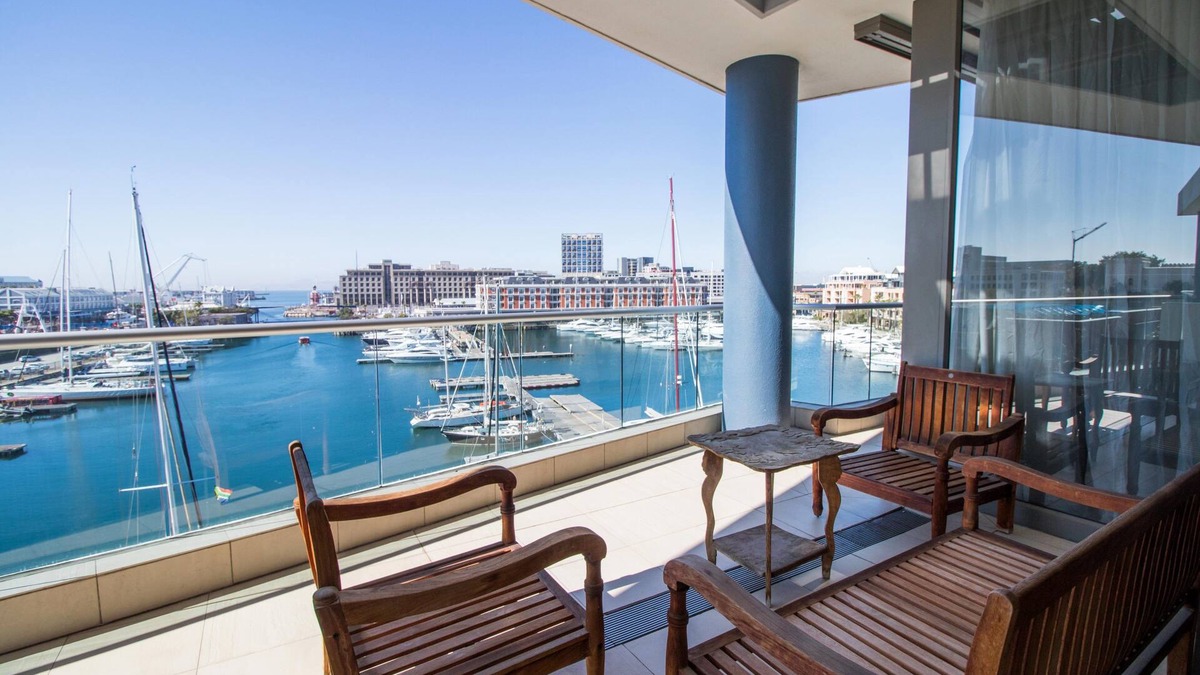 Victoria and Alfred Waterfront Apartment | Waterfront Marina 2 Bedroom Yacht View