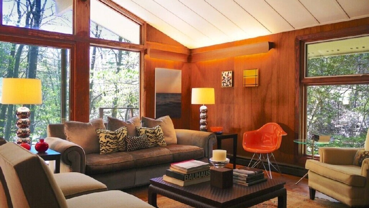 Willow House | Waterfront Mid-century Modern Gem Surround by Forever Wild Land