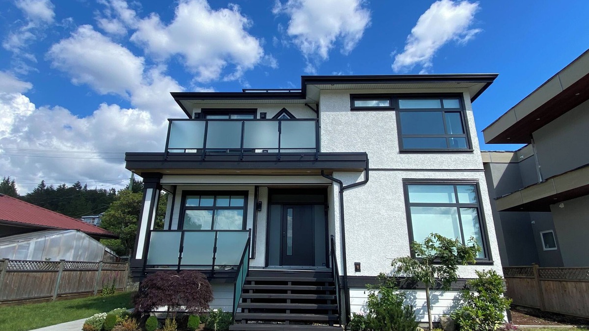 Burnaby House | Waterfront Modern 2 Bedroom Suite 1257 sqft. Great for Remote Workers + Families